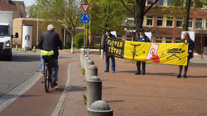 POL-ROW: Radfahrende mit Handy im Focus