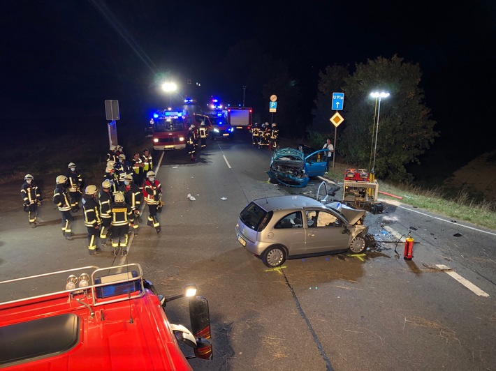 POL-PDWO: Verkehrsunfall mit Personenschaden - Personen eingeklemmt