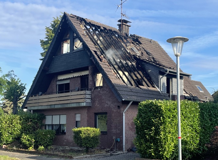 FW Moers: Wohnhaus nach Brand unbewohnbar