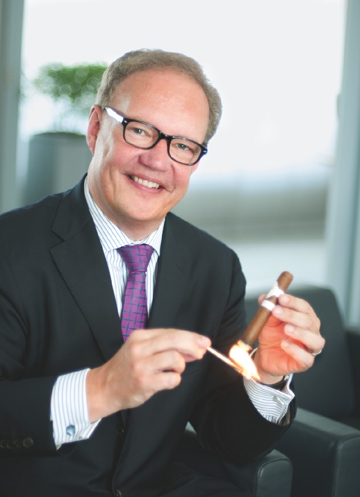 Davidoff geht bedeutende Sponsoring Partnerschaft mit Art Basel ein / Die exklusive Schweizer Cigarrenmarke tritt der prestigeträchtigen Liga der Art Basel-Sponsoren bei