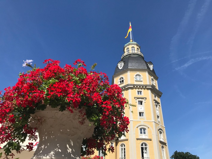 Schloss Karlsruhe mit dem Badischen Landesmuseum ist nur eines der zahlreichen Beispiele für die Kultur- und Kreativstadt Karlsruhe. Weiterer Text über ots und www.presseportal.de/nr/114686 / Die Verwendung dieses Bildes ist für redaktionelle Zwecke honorarfrei. Veröffentlichung bitte unter Quellenangabe: "obs/KTG Karlsruhe Tourismus GmbH"
