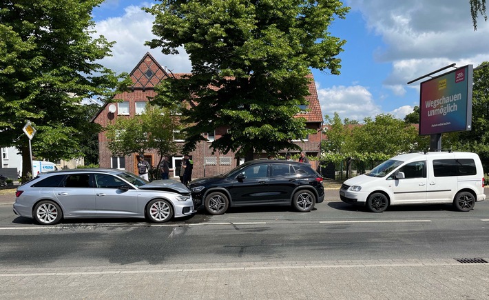 POL-HAM: Audi gerät in den Gegenverkehr, 1 Leichtverletzter