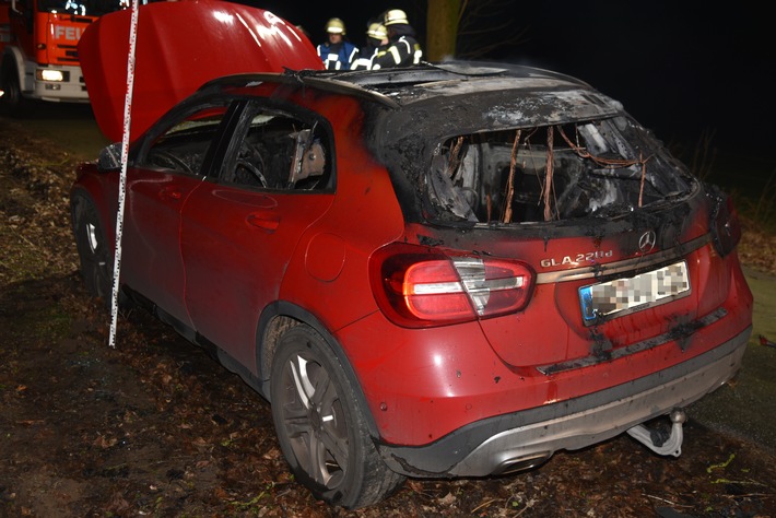 POL-PB: Auto ausgebrannt - Polizei ermittelt wegen Brandstiftung