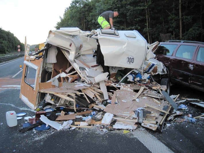 POL-HI: Verkehrsunfall auf der A 7 mit drei schwer verletzten Personen