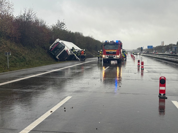 FW-ROW: Verkehrsunfall auf der A1 - Feuerwehr und Rettungsdienst im Einsatz