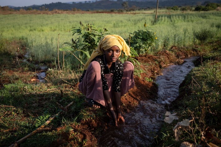 Stiftung Menschen für Menschen / Mit Bewässerung gegen die Weizen-Krise