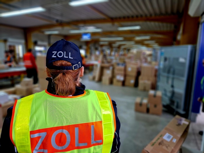 HZA-P: Hauptzollamt Potsdam nimmt Paketdienstleister ins Visier/ Bundesweite Schwerpunkprüfung gegen Schwarzarbeit und illegale Beschäftigung