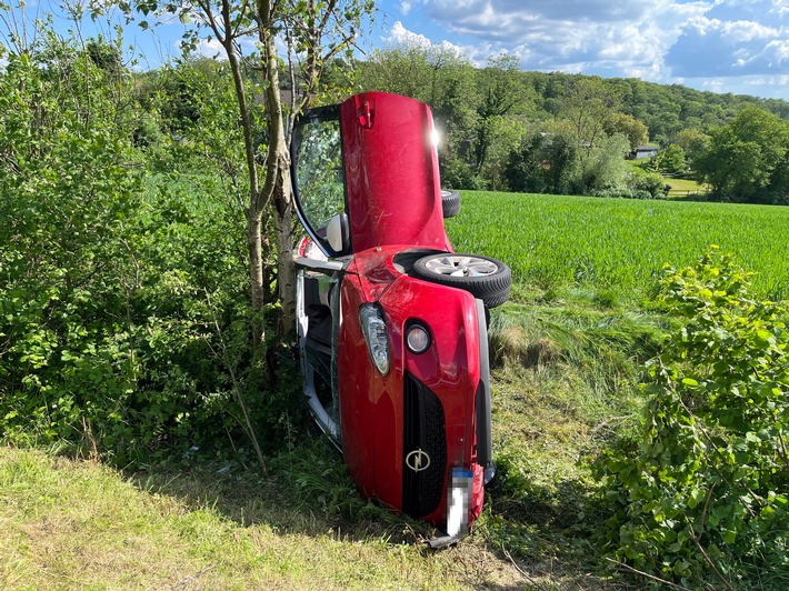 POL-ME: Sekundenschlaf: Hoher Sachschaden nach Verkehrsunfall - Velbert - 2405045