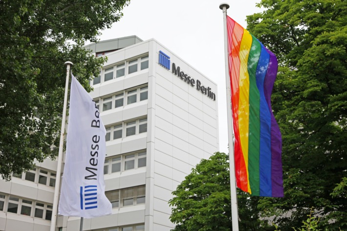 Messe Berlin zeigt Flagge gegen Homo- und Transphobie