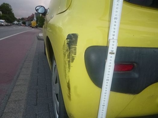 POL-HF: Autos stoßen auf Parkplatz zusammen - Polizei sucht am Unfall beteiligte VW-Fahrerin