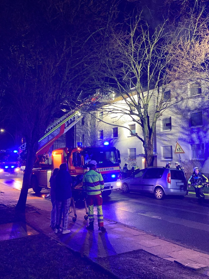 FW-EN: Nächtlicher Küchenbrand - Rauchmelder weckt Bewohner und verhindert Schlimmeres