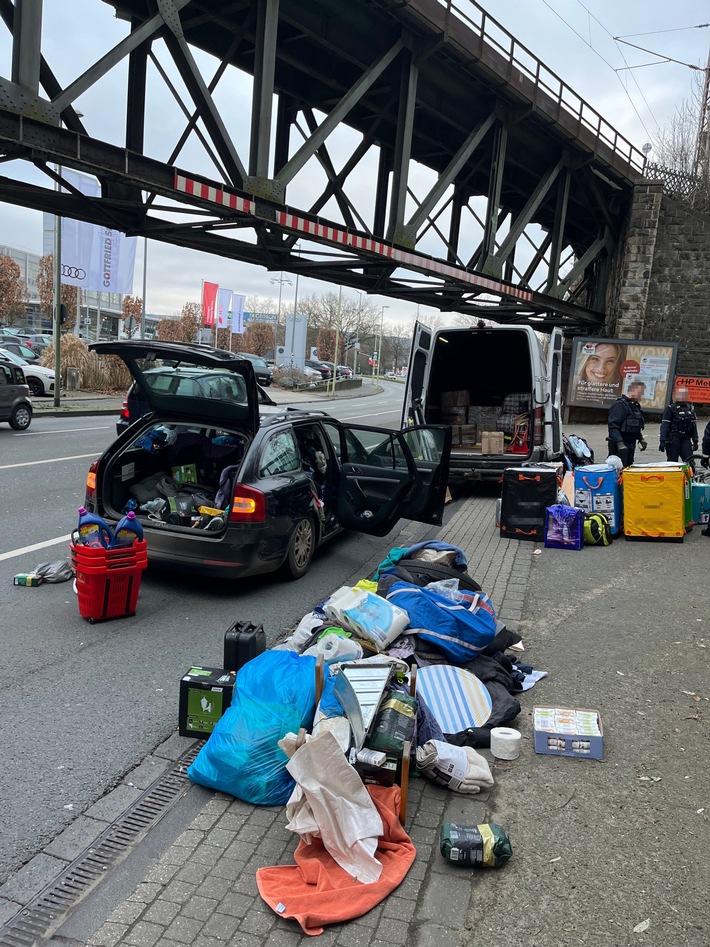 POL-HA: Diebesgut als Weihnachtsgeschenke? Polizei hält überladene Fahrzeuge an