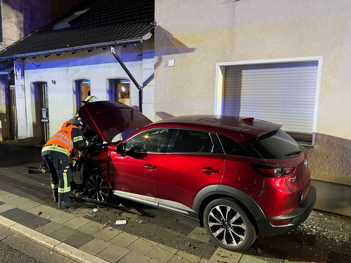 FW Bergheim: Zwei Verletzte nach Verkehrsunfall in Bergheim-Paffendorf