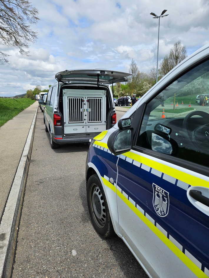 HZA-SI: Erfolgreiche Kontrollen/ZOLL stellt bei Kontrolle an der A 81 zahlreiche Verstöße fest