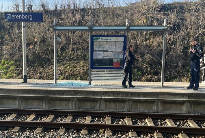 BPOL-KS: Vandalismus - Scheibe am Bahnhof Zierenberg zerstört