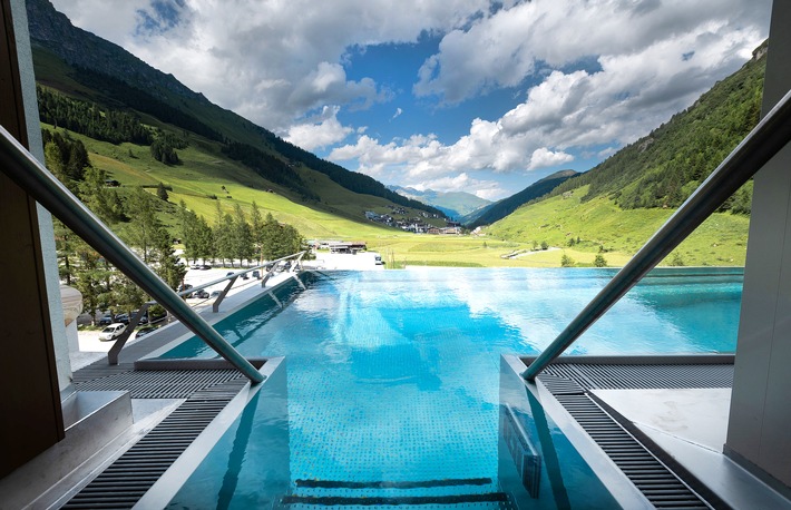 Neuhintertux_Skypool.jpg