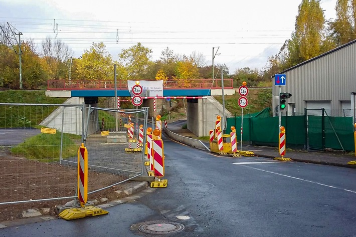 POL-GI: Pressemeldung vom 08.11.2019:




12 - Jähriger attackiert+++Kontrollen an einer Brücke in Kleinlinden+++Auto offenbar angezündet+++Dumm gelaufen nach Unfallflucht