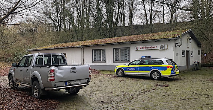 POL-HM: Nachtragsmitteilung zur Meldung &quot;Nächtlicher Einbruch in Tankstelle - Zusammenhang mit Fahrzeugdiebstahl in Hachmühlen (Zeugenaufruf)&quot;: geklauter Pickup aufgefunden