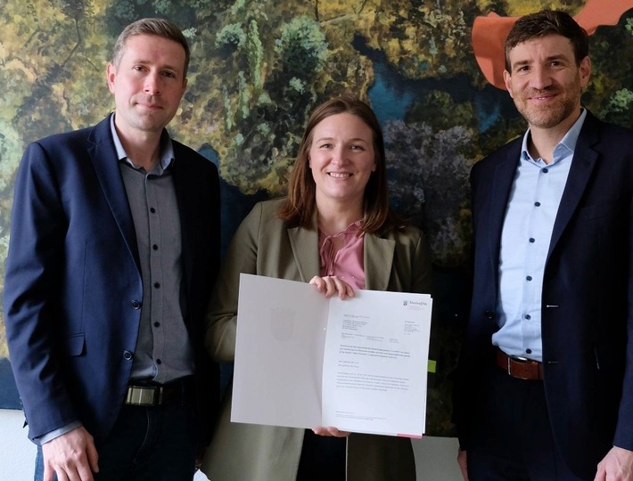 Jugendministerin Katharina Binz stärkt gemeinsam mit der FSK den Jugendmedienschutz und erkennt erstes KI-gestütztes Bewertungssystem für Streaminginhalte an