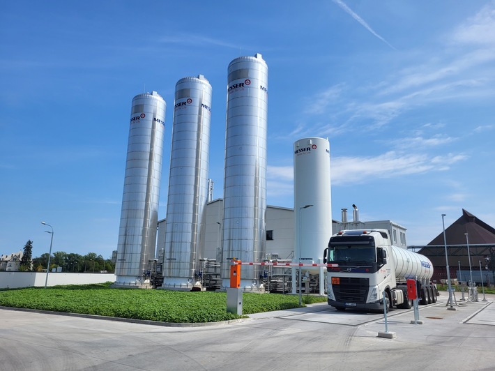 LCO2 plant from Messer in Czech Republic.jpg