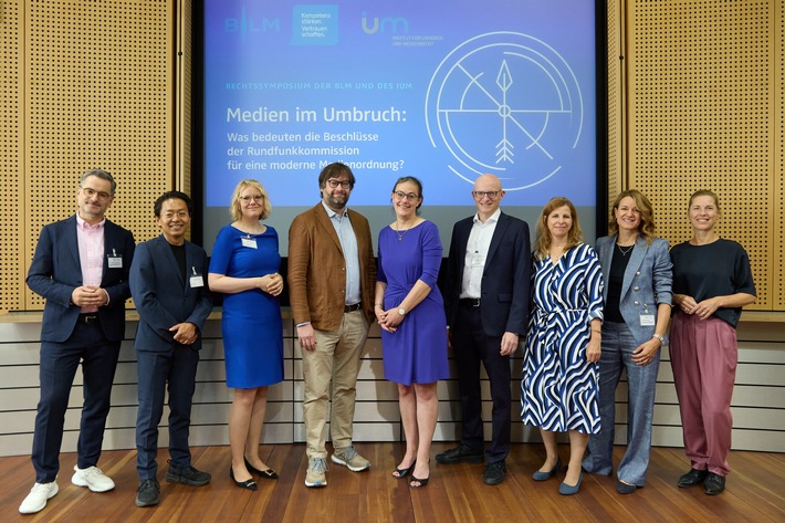 Medien im Umbruch: Zentrale Herausforderungen einer digitalen Kommunikationsordnung / Rechtssymposium von BLM und IUM eröffnet