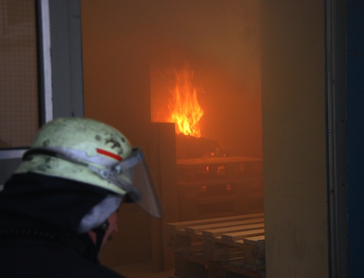 FW-E: Feuer in Werkstattgebäude Heimstadt Engelbert