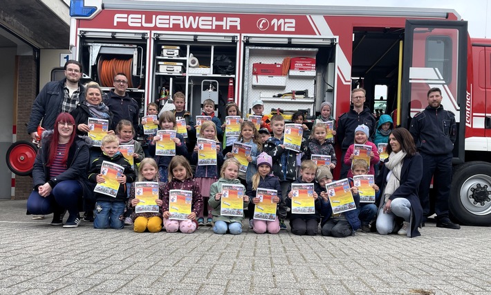 FW-KLE: Zum internationalen Tag des Kindergartens: Vorschulkinder besuchen die Freiwillige Feuerwehr Bedburg-Hau