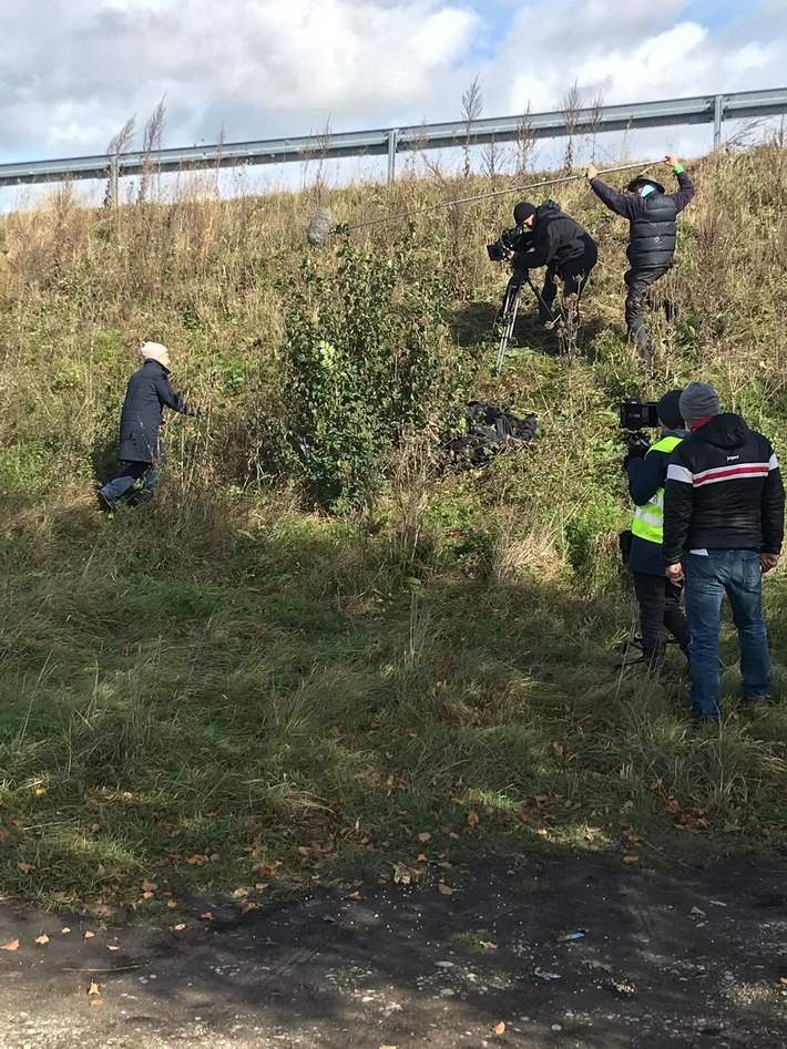 POL-AK NI: Studierende der Polizeiakademie Niedersachsen unterstützen bei einem Fahndungsaufruf in der Sendung "Aktenzeichen XY ... ungelöst"