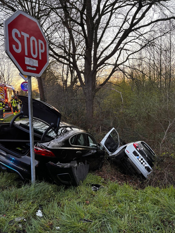 FW-Schermbeck: Verkehrsunfall im Kreuzungsbereich