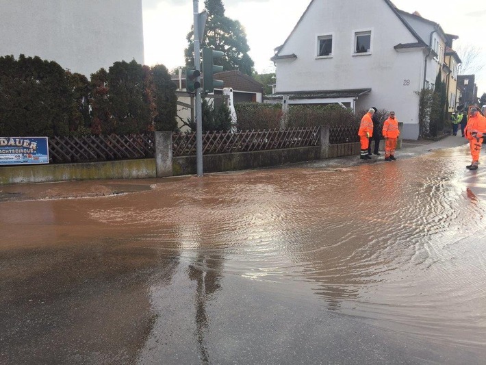 POL-PDLD: Wasserrohrbruch in der Brandenburgerstraße