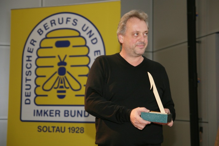 Berufsimkerverband verleiht Goldenen Stachel an rheinland-pfälzischen Imker Thomas Hock
