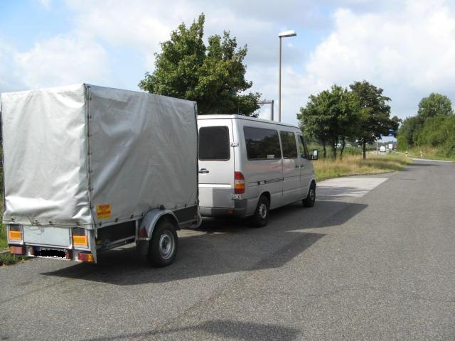 POL-D: ***Bericht aus dem Bereich der Autobahnpolizei*** - Ohne Führerschein, zu schnell und überladen - Autobahnpolizei zieht Kleinbus aus dem Verkehr