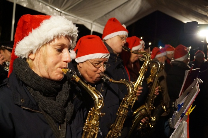 FW Norderstedt: Waldweihnacht der Freiwilligen Feuerwehr Garstedt