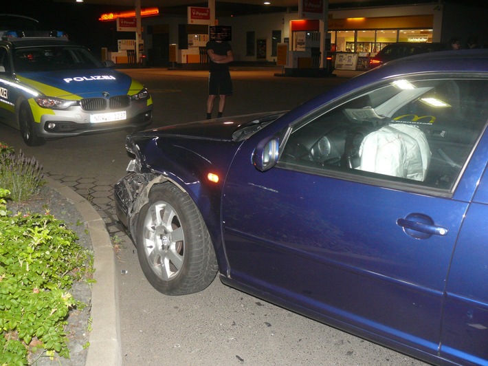 POL-DN: Abbiegevorgang führt zum Verkehrsunfall