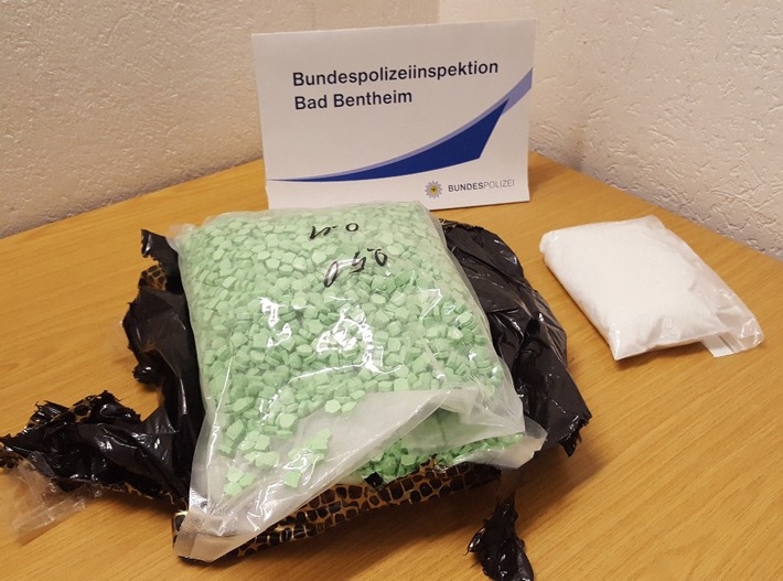 BPOL-BadBentheim: Vier Kilogramm Ecstasy zwischen Lebensmitteln entdeckt / Zwei Drogenschmuggler in Haft