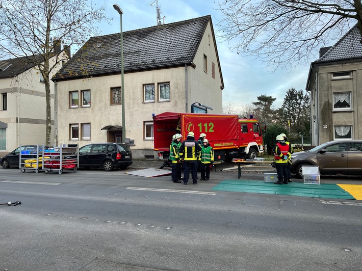 FW-BO: +++ Abschlussmeldung +++ Gelber Dampf aus einem Bohrloch - Feuerwehreinsatz in Bochum Langendreer
