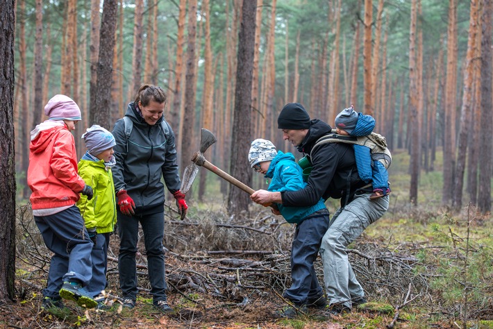 80 Freiwillige mit dem Bergwaldprojekt e.V. im Einsatz für den naturnahen Waldumbau in Gorin