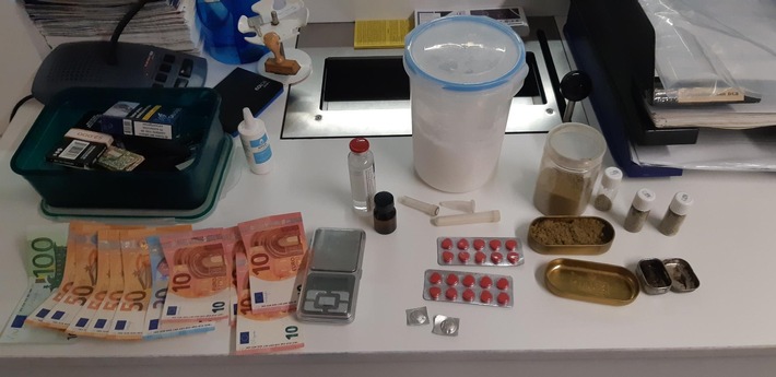 BPOL NRW: Keine Macht den Drogen - Bundespolizei stellt am Wochenende gleich drei vermeintliche Drogendealer