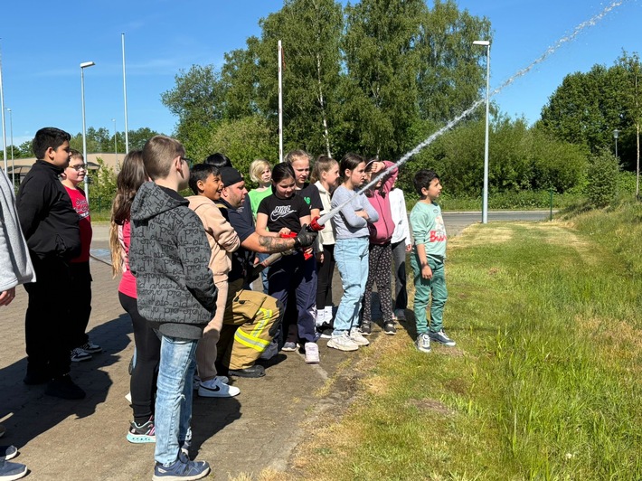 FW-OLL: Brandschutzerziehung hautnah: Feuerwehr Wildeshausen veranstaltet Aktionstag für Kinder