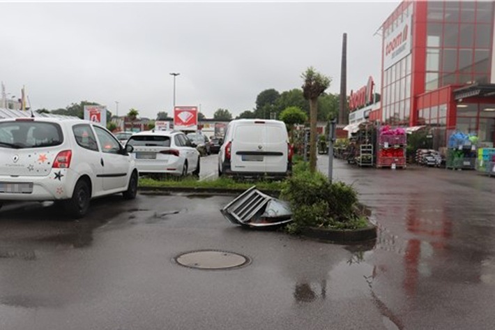 POL-ME: Verkehrsunfallfluchten aus dem Kreisgebiet - Kreis Mettmann - 2406034