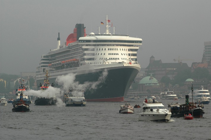 &quot;Queen Mary II&quot; geht in Hamburg vor Anker / Zum Rendezvous mit der Königin der Weltmeere!