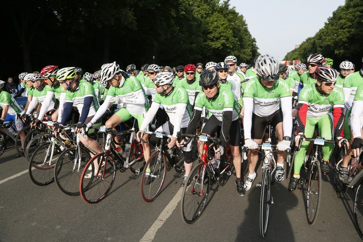 Velothon Berlin: SKODA unterstützt Radsport-Highlight rund um Siegessäule (FOTO)