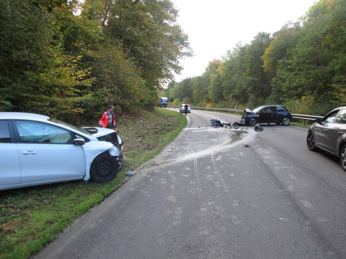 POL-PDTR: Frontalzusammenstoß auf der B422 mit 2 Verletzten