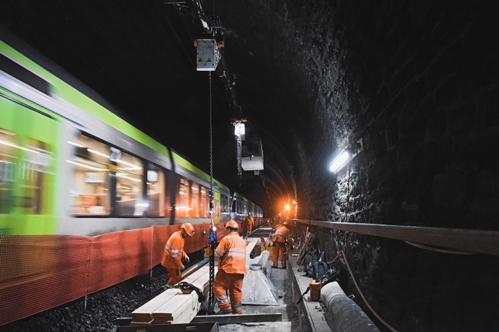 BLS: Travaux interrompus dans le tunnel de faîte du Lötschberg
