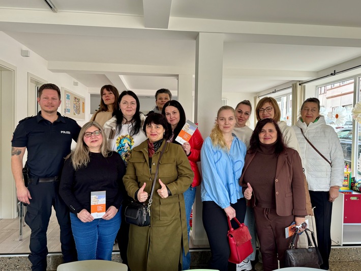 POL-HI: Austausch mit ukrainischen Geflüchteten: Polizei Alfeld stärkt Vertrauen vor Ort