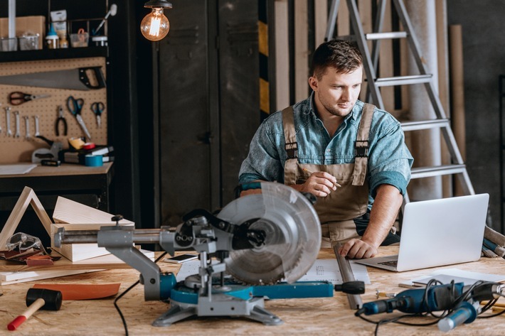 Kleine und mittlere Unternehmen im Saarland können die Einführung digitaler Systeme sowie die Verbesserung der IT-Sicherheit bis zu 50 %, mit einer maximalen Förderung von 12.500 EUR pro Unternehmen, bezuschussen lassen. (INNOVATOR_INSTITUT gGmbH / KatarzynaBialasiewicz / iStock) / Digital-Förderung für das Saarland: nun noch einfacher für Unternehmer / Weiterer Text über ots und www.presseportal.de/nr/159174 / Die Verwendung dieses Bildes ist für redaktionelle Zwecke unter Beachtung ggf. genannter Nutzungsbedingungen honorarfrei. Veröffentlichung bitte mit Bildrechte-Hinweis.