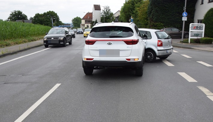 POL-HF: Verkehrsunfall mit Verletzten - 
Zusammenstoß nach Wendemanöver