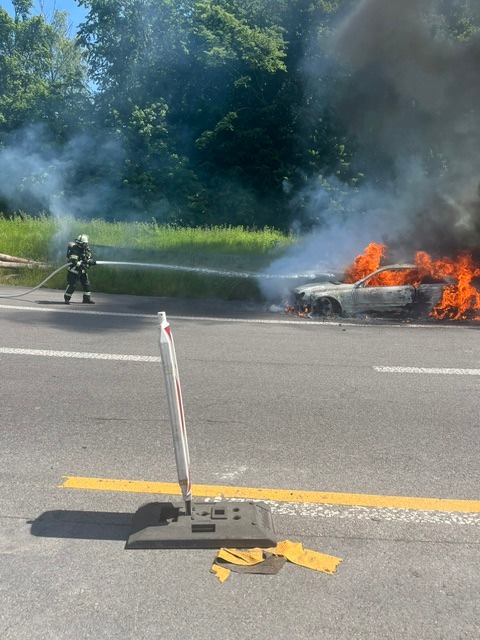 FW-DO: PKW in Vollbrand auf der B236