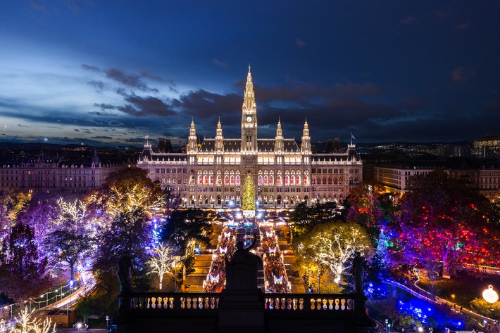 Weihnachtsflair vor dem Wiener Rathaus