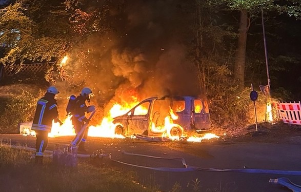 POL-HI: PKW ausgebrannt